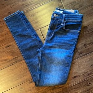 EUC - Levi’s 720 Jeans Sz 27